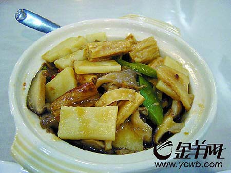 IS头目被曝曾同意将女子斩首当结婚礼物送人-火狐电竞官网(图1) 火狐电竞